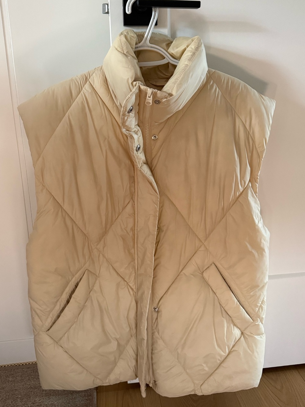 Abercrombie & Fitch Cream Quilted Puffer Vest